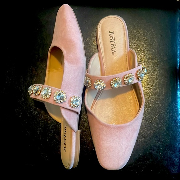 Women’s Size 7 JustFab Pink Rhinestone Slip On Flats - Picture 2 of 3